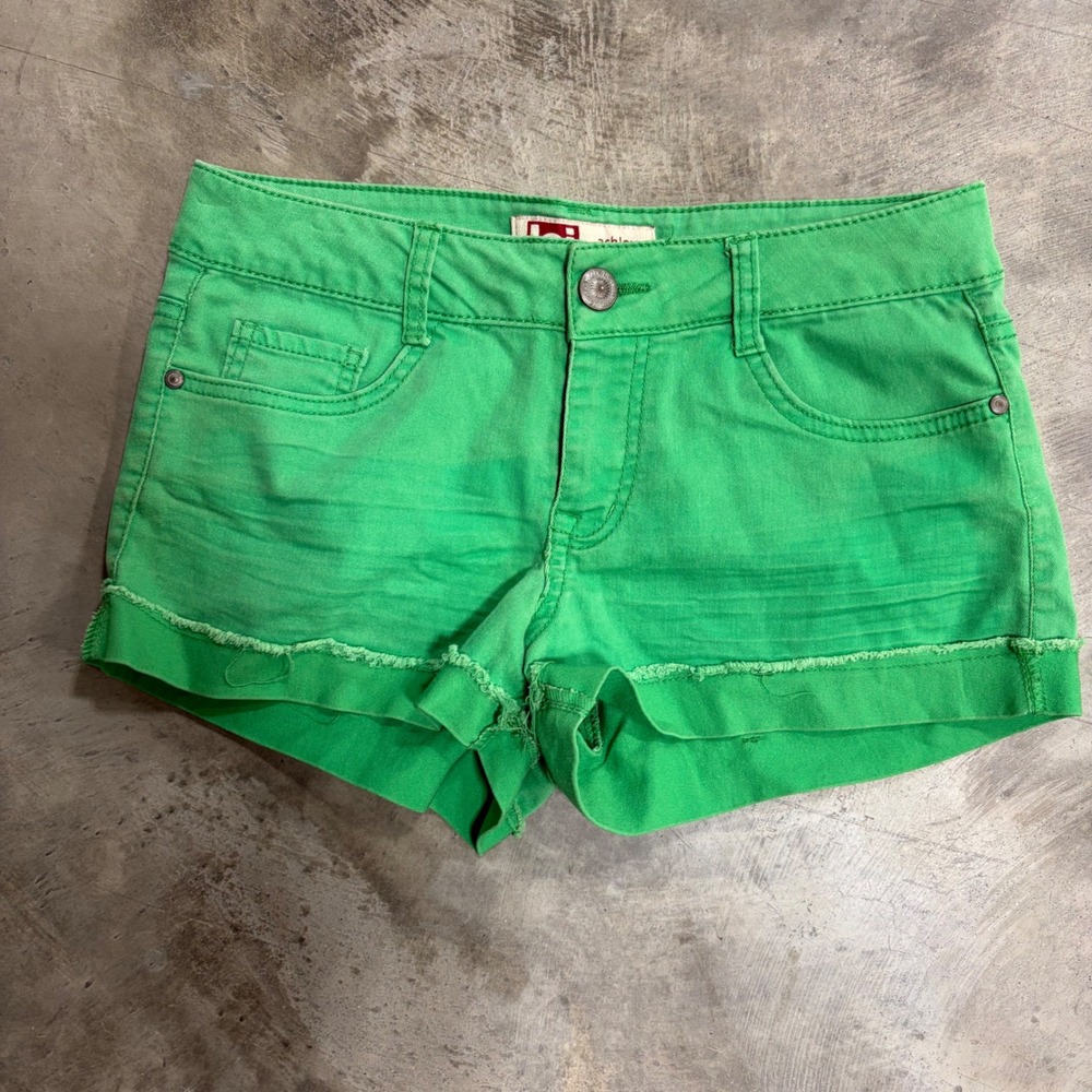 LEI Ashley Low Rise Denim Shorts Kelly Green Frayed Hem Size 7 Regular Y2K